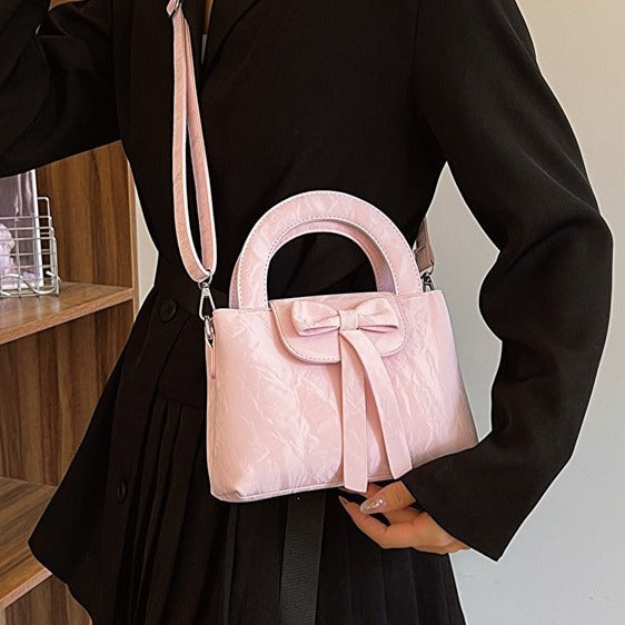 Elegancka Torebka Listonoszka z Ozdobną Kokardą